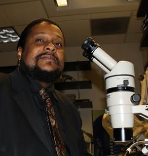 Image of Tyrone Hayes, Ph.D. in his lab.  http://beyondpesticides.org/images/tyronebh-2forweb.jpg